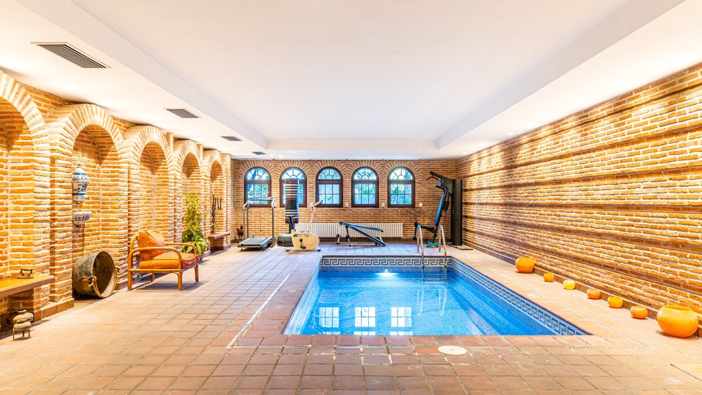 Villa in Las Rozas de Madrid, Madrid, Spain 5 bedrooms, 800 sq.m. No. 108117