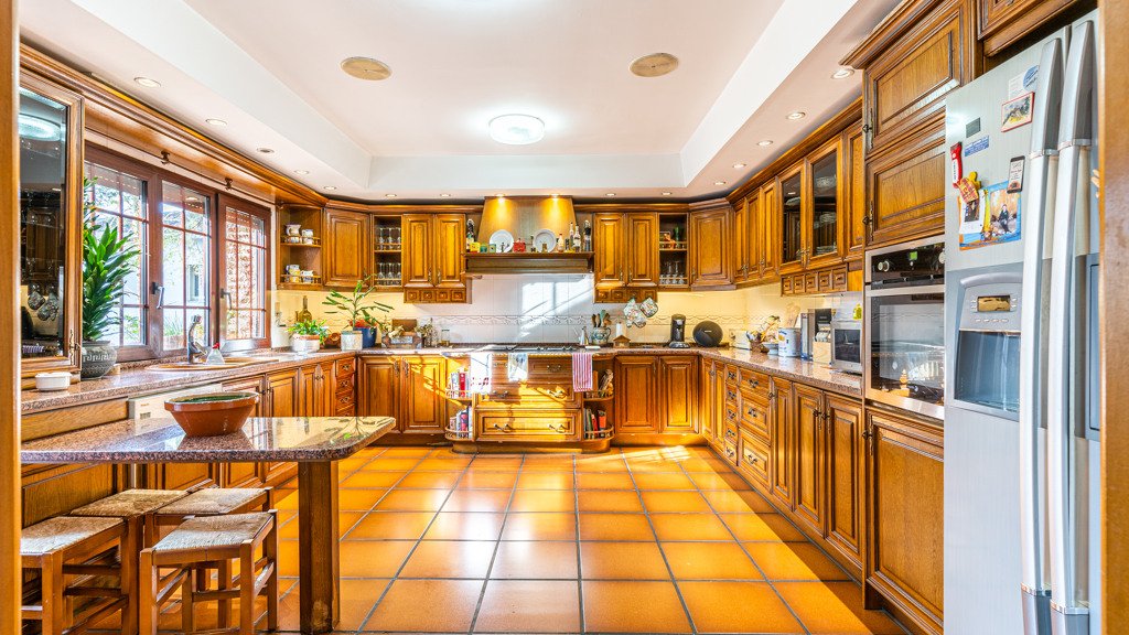 Villa in Las Rozas de Madrid, Madrid, Spain 5 bedrooms, 800 sq.m. No. 108117