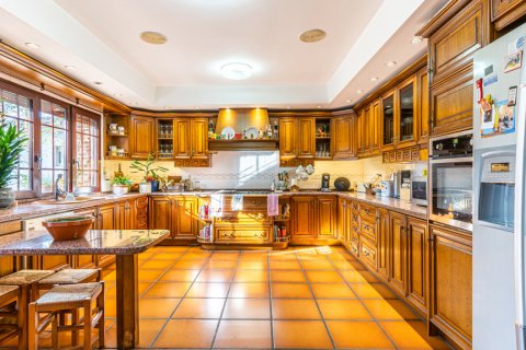 Villa for sale Las Rozas de Madrid, Madrid, Spain 5 bedrooms, 800 sq.m. No. 108117 - photo 10