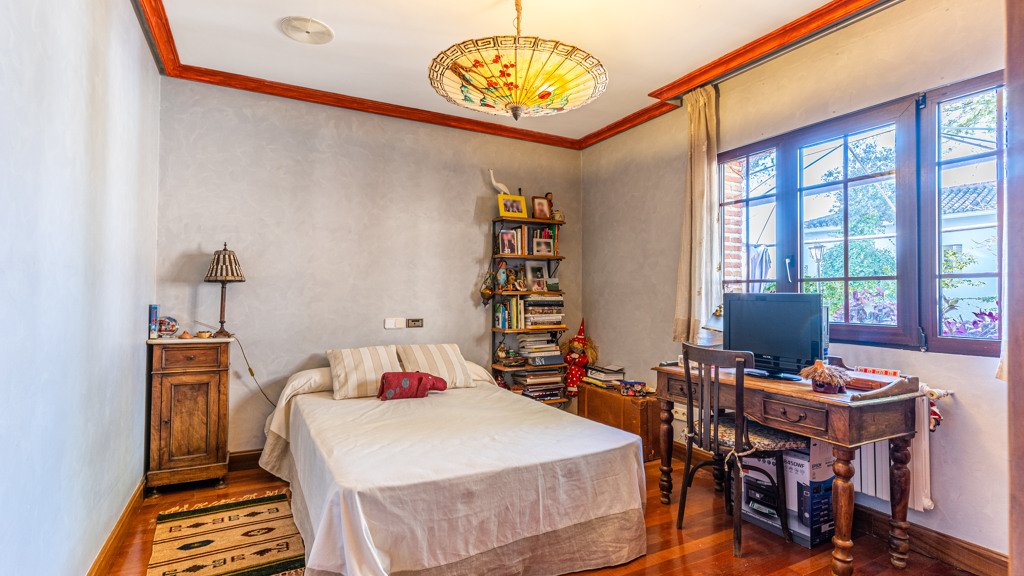 Villa in Las Rozas de Madrid, Madrid, Spain 5 bedrooms, 800 sq.m. No. 108117