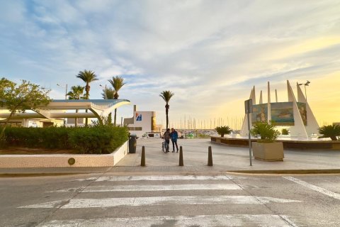 Wohnung zum Verkauf in Torrevieja, Alicante, Spanien 4 Schlafzimmer, 132 m2 Nr. 192326 - Foto 3