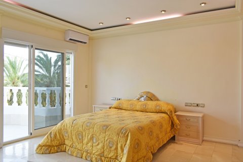 Villa for sale Torremendo, Alicante, Spain 5 bedrooms, 360 sq.m. No. 115931 - photo 16