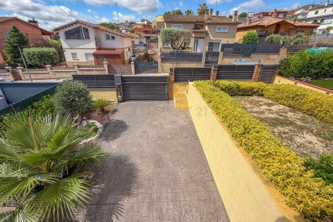 Продажа дома в Ллика Д'амунт, Барселона, Испания 3 спальни, 306м2 №173977 - фото 28