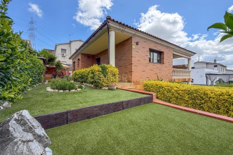 Продажа дома в Ллика Д'амунт, Барселона, Испания 3 спальни, 306м2 №173977 - фото 2