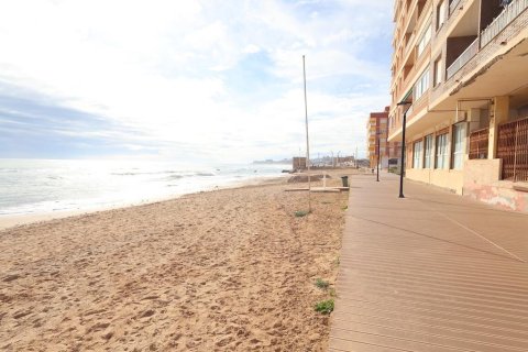 Apartamento en venta en Torrevieja, Alicante, España 4 dormitorios, 76 m2 No. 149298 - foto 13
