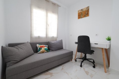 Apartamento en venta en Torrevieja, Alicante, España 4 dormitorios, 76 m2 No. 149298 - foto 9