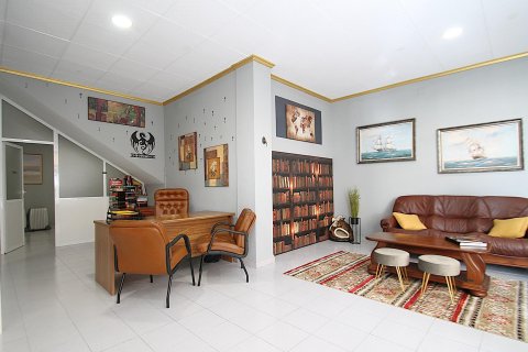 Kommersiell fastighet till salu i Torrevieja, Alicante, Spanien 3 sovrum, 105 kvm. Nr. 144342 - foto 2