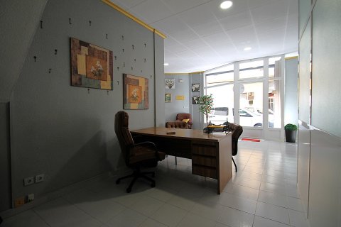 Kommersiell fastighet till salu i Torrevieja, Alicante, Spanien 3 sovrum, 105 kvm. Nr. 144342 - foto 11