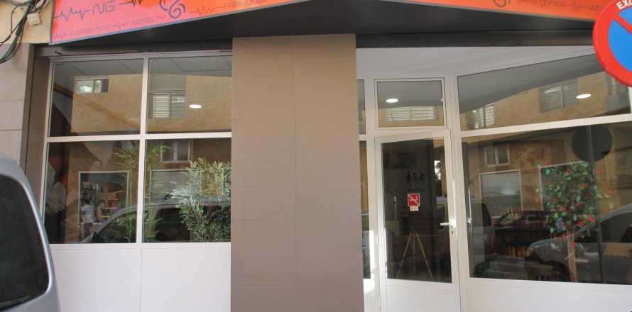 Kommersiell fastighet i Torrevieja, Alicante, Spanien 3 sovrum, 105 kvm. Nr. 144342