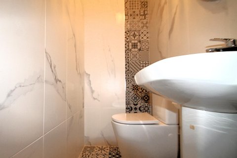 Kommersiell fastighet till salu i Torrevieja, Alicante, Spanien 3 sovrum, 105 kvm. Nr. 144342 - foto 16