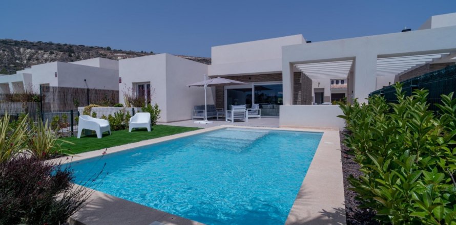Villa a Algorfa, Alicante, Spagna 3 camere da letto, 342 mq. N° 144340