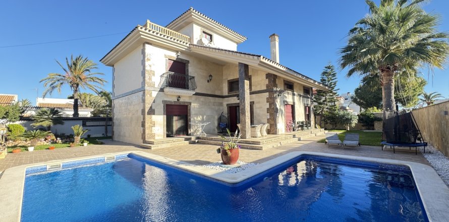 Villa à Cabo Roig, Alicante, Espagne 4 chambres, 455 m2 No. 144338