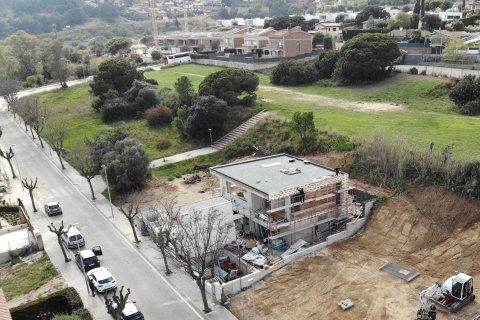 Hus till salu i Barcelona, Spanien 4 sovrum, 260 kvm. Nr. 146693 - foto 13