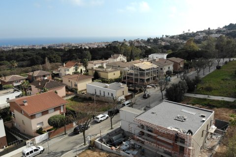 Hus till salu i Barcelona, Spanien 4 sovrum, 260 kvm. Nr. 146693 - foto 12