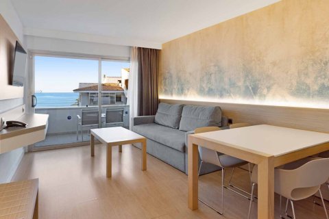 Propiedad comercial en venta en Sitges, Barcelona, España No. 146687 - foto 1