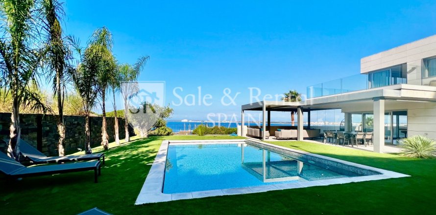 Hus i Roses, Girona, Spanien 6 sovrum, 450 kvm. Nr. 166490