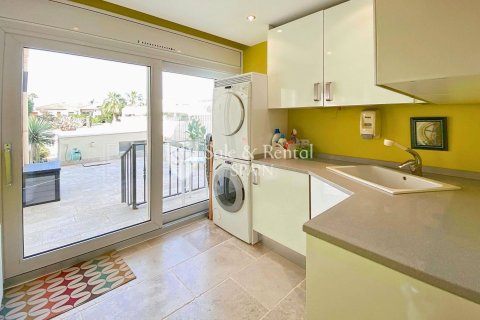 Hus till salu i Empuriabrava, Girona, Spanien 5 sovrum, 356 kvm. Nr. 166489 - foto 16