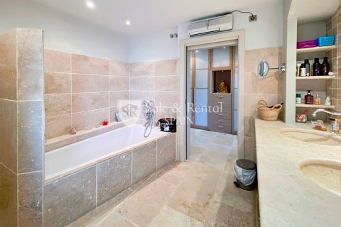 Hus till salu i Empuriabrava, Girona, Spanien 5 sovrum, 356 kvm. Nr. 166489 - foto 30