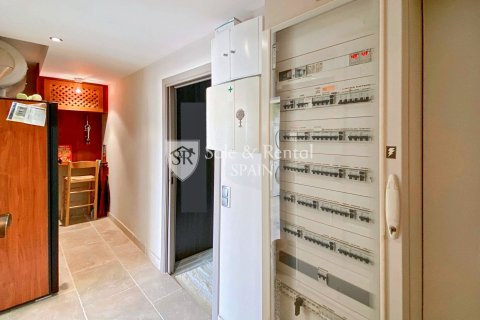 Hus till salu i Empuriabrava, Girona, Spanien 5 sovrum, 356 kvm. Nr. 166489 - foto 13