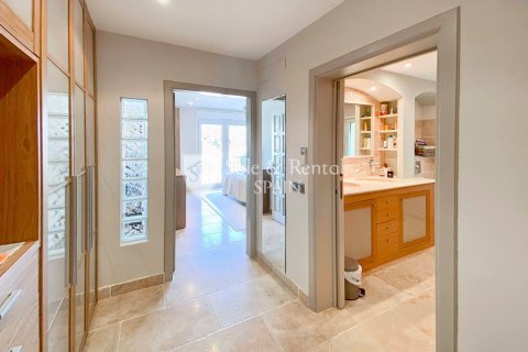 Hus till salu i Empuriabrava, Girona, Spanien 5 sovrum, 356 kvm. Nr. 166489 - foto 25