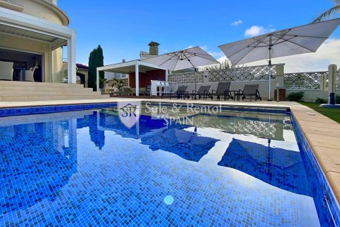 Hus till salu i Empuriabrava, Girona, Spanien 5 sovrum, 356 kvm. Nr. 166489 - foto 8