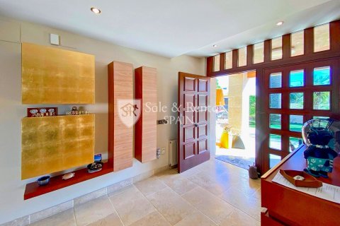 Hus till salu i Empuriabrava, Girona, Spanien 5 sovrum, 356 kvm. Nr. 166489 - foto 19