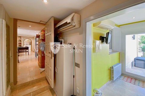 Hus till salu i Empuriabrava, Girona, Spanien 5 sovrum, 356 kvm. Nr. 166489 - foto 14