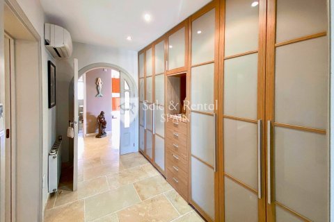 Hus till salu i Empuriabrava, Girona, Spanien 5 sovrum, 356 kvm. Nr. 166489 - foto 24