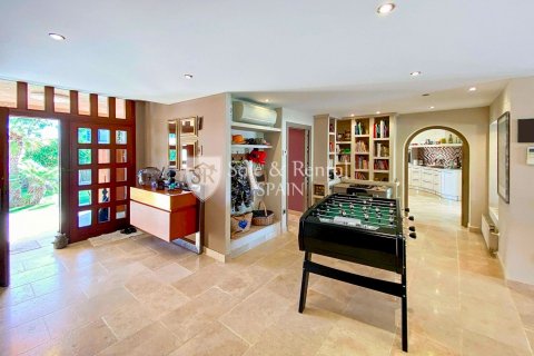 Hus till salu i Empuriabrava, Girona, Spanien 5 sovrum, 356 kvm. Nr. 166489 - foto 20