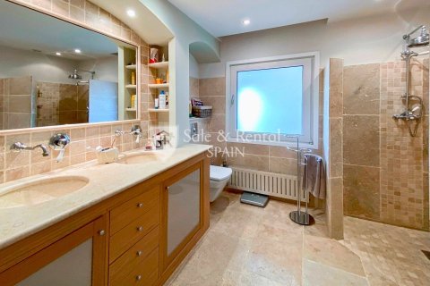 Hus till salu i Empuriabrava, Girona, Spanien 5 sovrum, 356 kvm. Nr. 166489 - foto 27