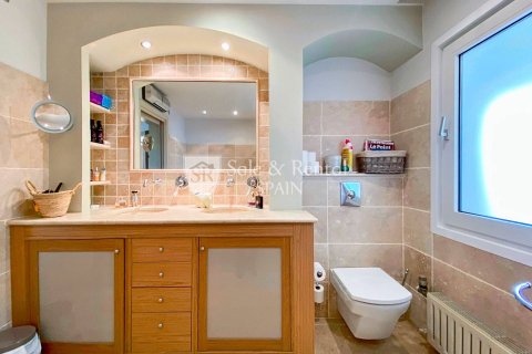 Hus till salu i Empuriabrava, Girona, Spanien 5 sovrum, 356 kvm. Nr. 166489 - foto 29