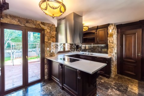 Hus till salu i Blanes, Girona, Spanien 4 sovrum, 400 kvm. Nr. 166491 - foto 24