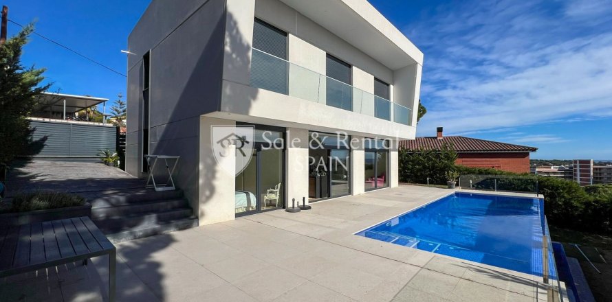 Casa a Sant Feliu de Guixols, Girona, Spagna 5 camere da letto, 270 mq. N° 166492