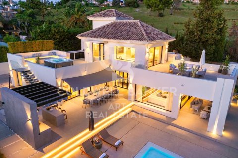 Villa i Marbella, Malaga, Spanien 6 sovrum, 545 kvm. Nr. 157455