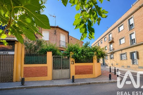 Huoneisto myytävänä Madrid, Espanja, 4 makuuhuonetta, 216 m2 No. 172324 - kuva 6