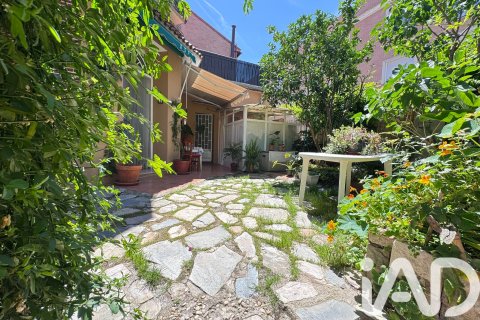 Huoneisto myytävänä Madrid, Espanja, 4 makuuhuonetta, 216 m2 No. 172324 - kuva 1