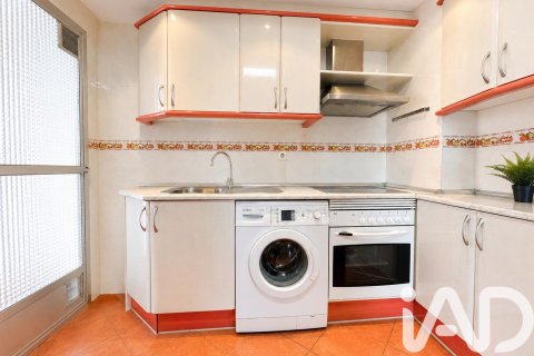 Apartment for sale in Madrid, Spain 3 bedrooms, 97 sq.m. No. 172327 - photo 8