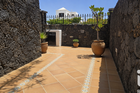 House à vendre à Arrecife, Lanzarote, Espagne, 5 chambres, 200 m2 No. 172326 - photo 11