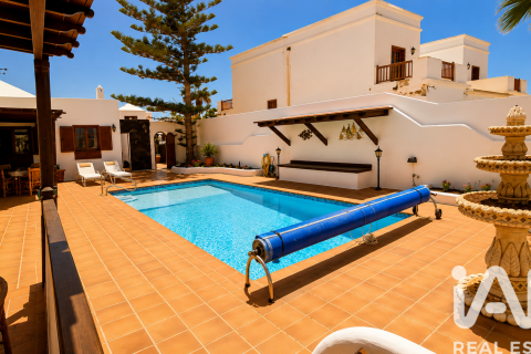 House à vendre à Arrecife, Lanzarote, Espagne, 5 chambres, 200 m2 No. 172326 - photo 2