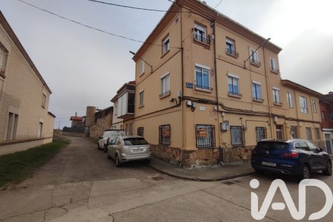 Apartment in Astorga, Leon, Spain 3 bedrooms, 85 sq.m. No. 185187