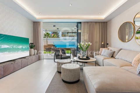 Radhus till salu i Marbella, Malaga, Spanien 5 sovrum, 265 kvm. Nr. 158852 - foto 4