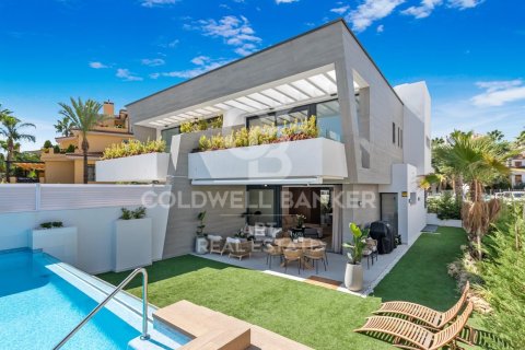 Villetta a schiera a Marbella, Malaga, Spagna 5 camere da letto, 265 mq. N° 158852