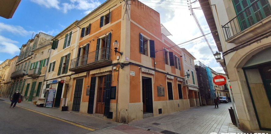 Kaupunkipientalo Felanitx, Mallorca, Espanja 4 makuuhuonetta, 332 m2 No. 177309