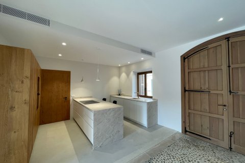 Kaupunkipientalo vuokrattavana Sa Pobla, Mallorca, Espanja, 5 makuuhuonetta, 484 m2 No. 177313 - kuva 27