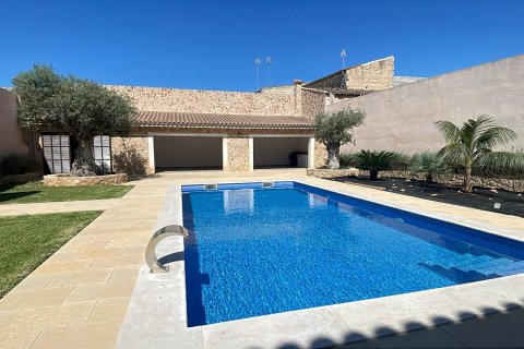 Kaupunkipientalo vuokrattavana Sa Pobla, Mallorca, Espanja, 5 makuuhuonetta, 484 m2 No. 177313 - kuva 3