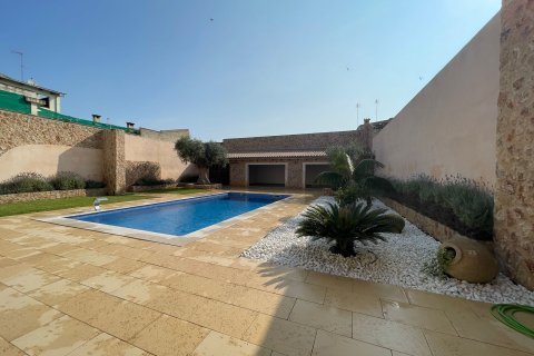 Kaupunkipientalo vuokrattavana Sa Pobla, Mallorca, Espanja, 5 makuuhuonetta, 484 m2 No. 177313 - kuva 29