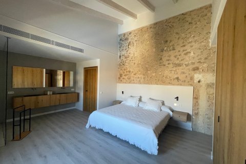 Kaupunkipientalo vuokrattavana Sa Pobla, Mallorca, Espanja, 5 makuuhuonetta, 484 m2 No. 177313 - kuva 17