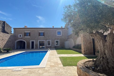 Kaupunkipientalo vuokrattavana Sa Pobla, Mallorca, Espanja, 5 makuuhuonetta, 484 m2 No. 177313 - kuva 2