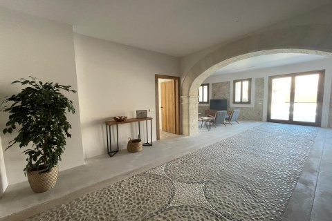 Kaupunkipientalo vuokrattavana Sa Pobla, Mallorca, Espanja, 5 makuuhuonetta, 484 m2 No. 177313 - kuva 7