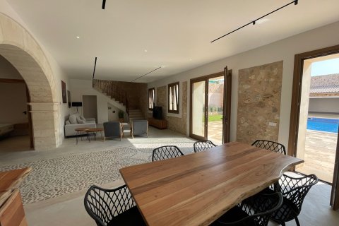 Kaupunkipientalo vuokrattavana Sa Pobla, Mallorca, Espanja, 5 makuuhuonetta, 484 m2 No. 177313 - kuva 28
